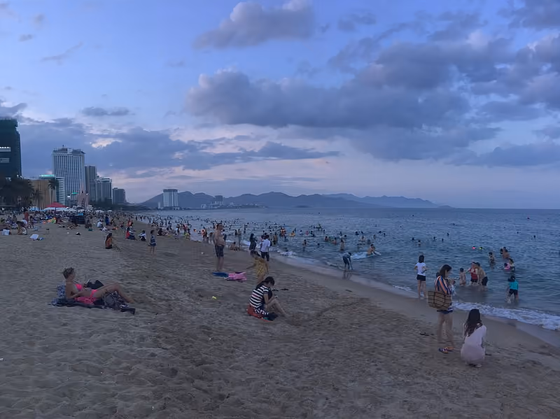 해 질 무렵 나트랑 해변 · 2018년 7월