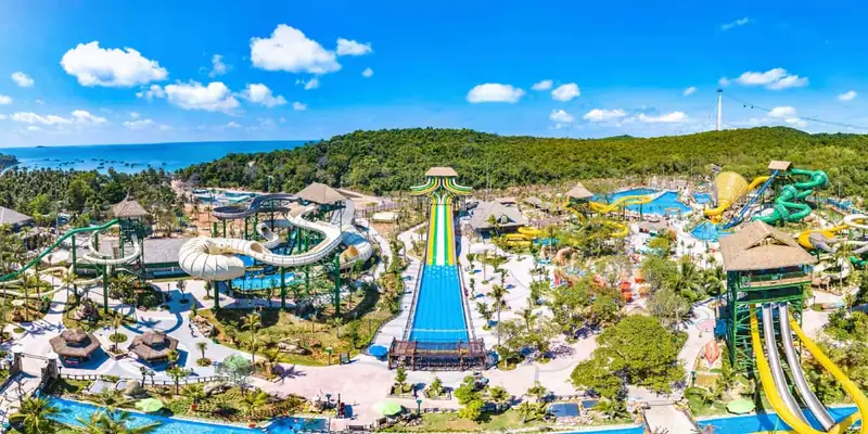 혼똠섬 Aquatopia 워터파크와 물놀이 시설 전경