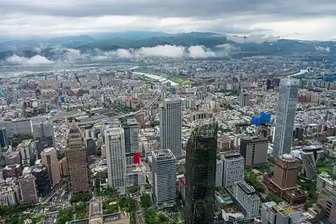 타이베이 101 전망대에서 내려다본 타이베이 시가지와 고층건물.